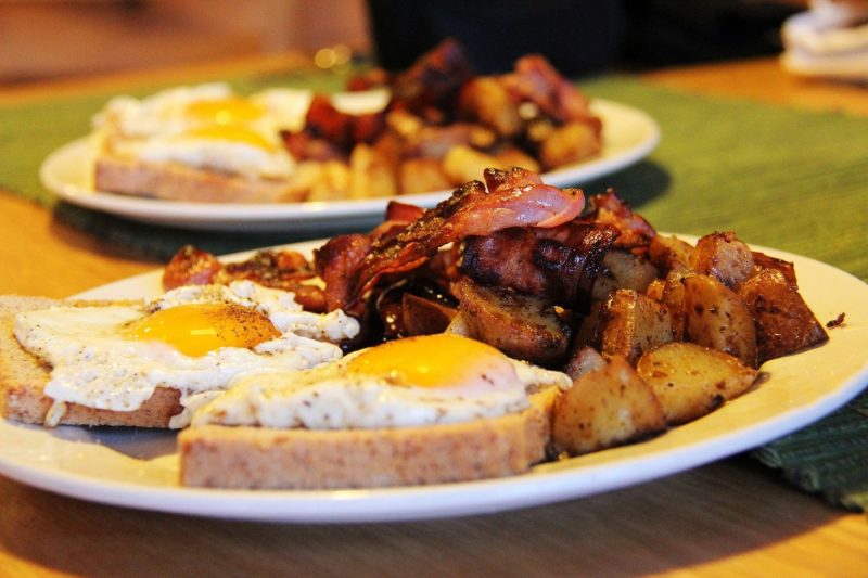 The Red Rooster: A Homey Breakfast Haven in the Heart of Marco Island