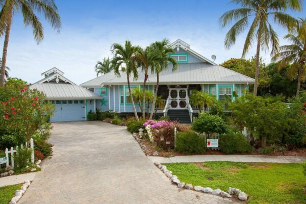 A Marco Island vacation rental near some of the best seafood restaurants in the area.